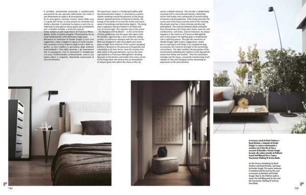 doppia pagina con camera da letto essenziale, scorcio di corridoio e terrazza con seduta outdoor nel progetto di attico contemporaneo