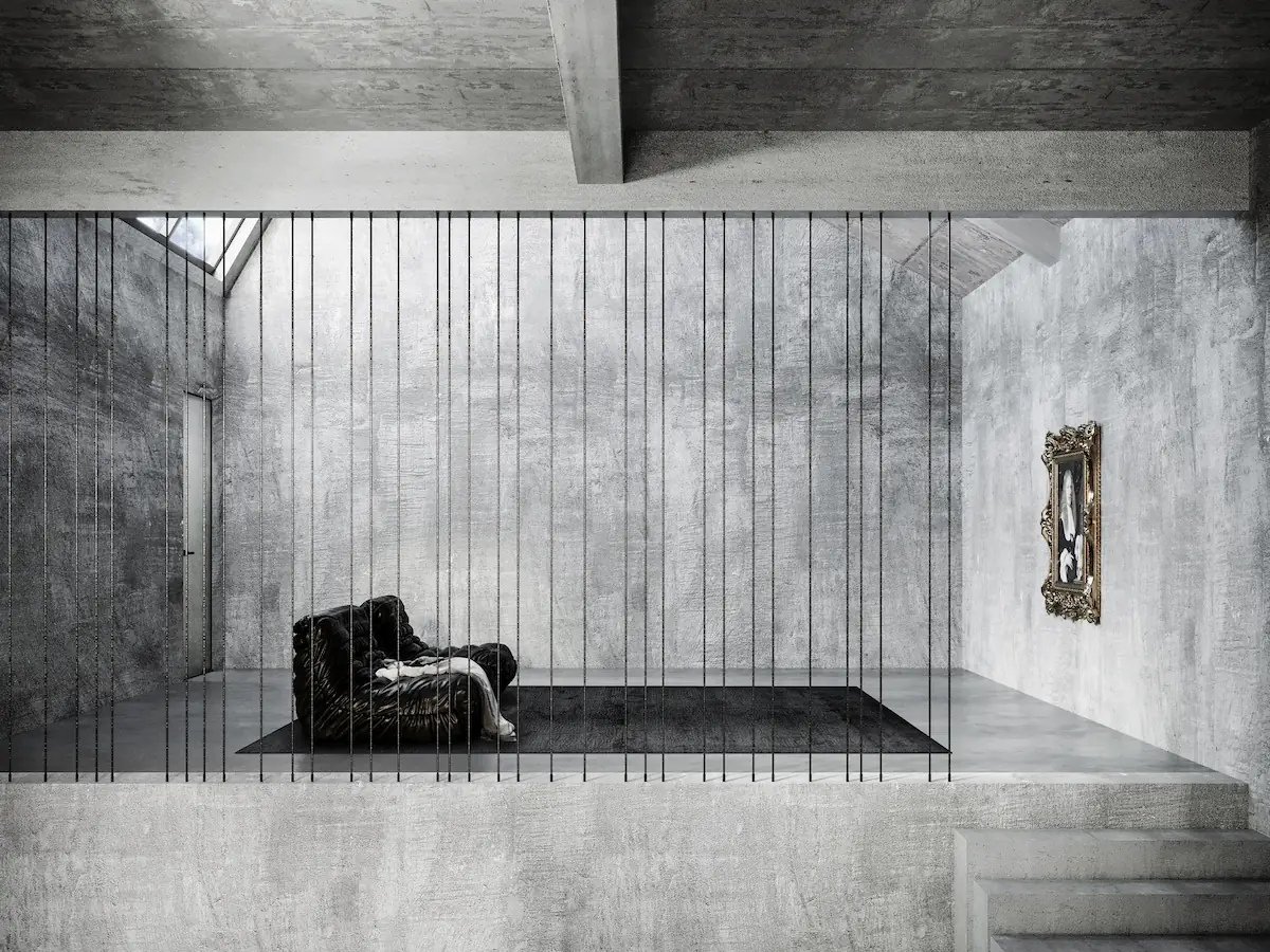 lounge con pareti in cemento grezzo, poltrona imbottita vintage, tappeto in seta e un’opera d’arte classica incorniciata oro